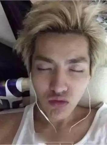 吴亦凡曾在韩国当过练习生,更成为过exo的队长,练习生的生活非常的累