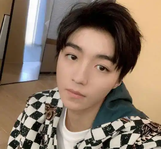 王俊凯_定位_吴奇隆