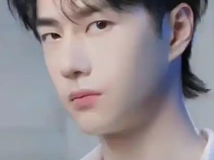 看王一博演绎全新植村秀透光瓶粉底液781578157815