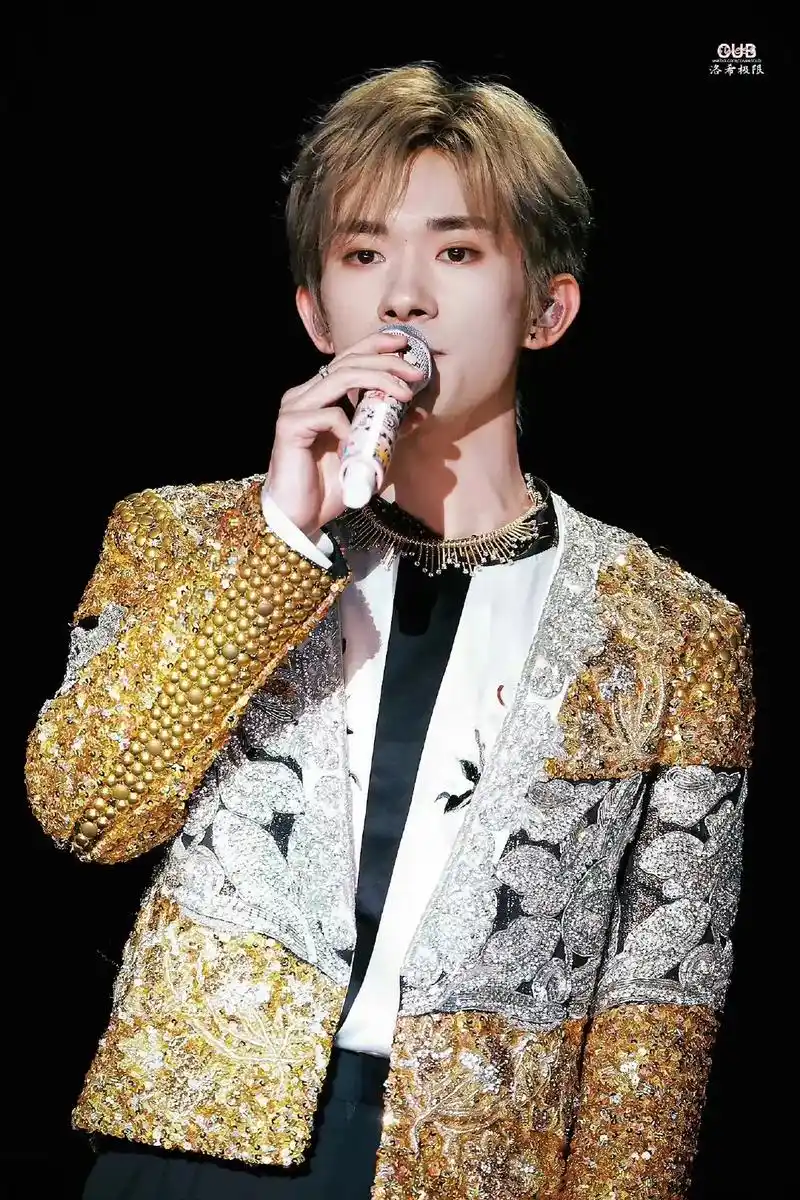 xxxx7315#易烊千玺壁纸 #tfboys十周年演唱会#易烊 - 抖音