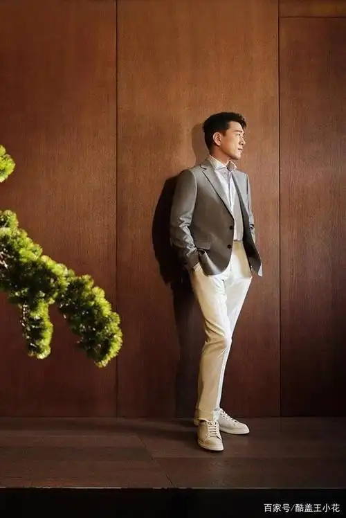 46岁的王耀庆凭什么这么受欢迎?身材好会穿衣,魅力值爆表