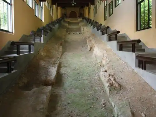 (南宋官窑龙窑遗址)参观完南宋官窑博物馆,我走进了旁边的八卦田遗址