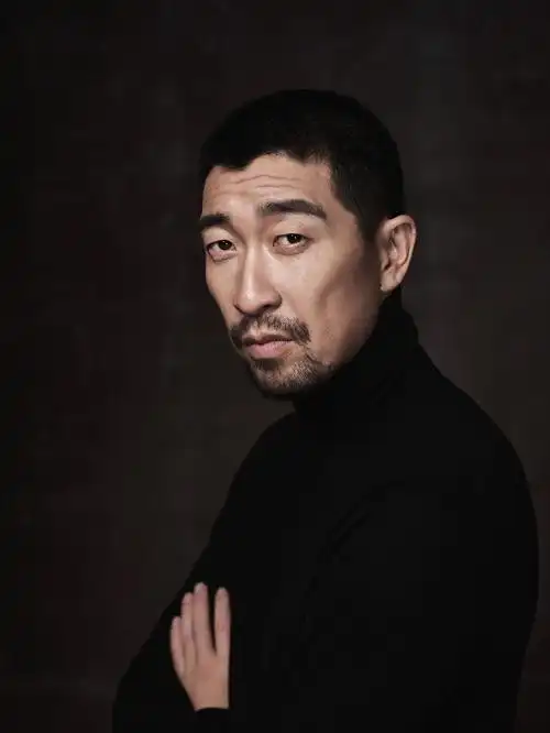 王千源:这辈子就是在和观众们玩"猫鼠"游戏丨人物