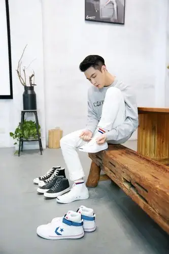 张艺兴帅气照片图片22