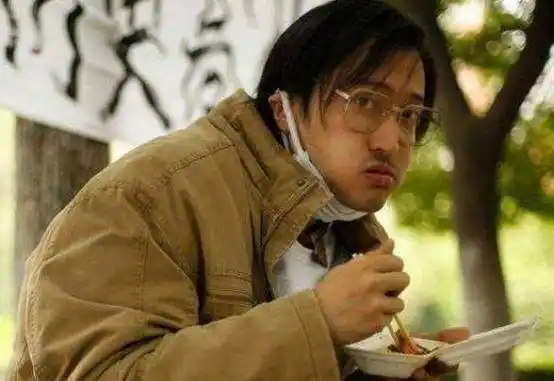 黄渤钻下水道,刘德华脸被打肿,他全身是伤_成龙_张译_电影