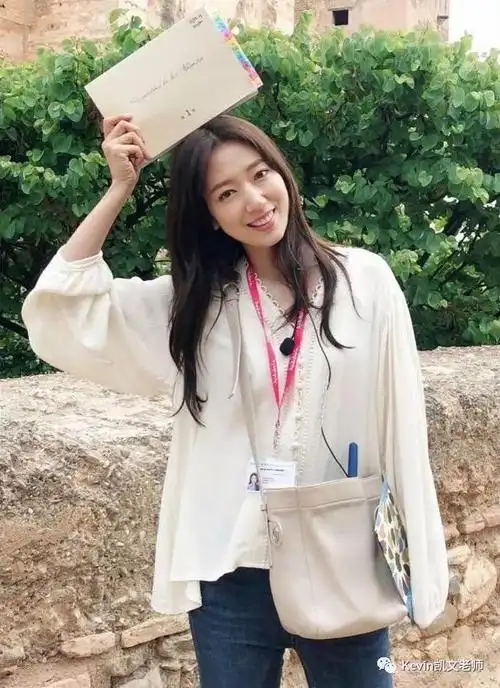 学浪漫韩剧女主朴信惠穿搭精髓