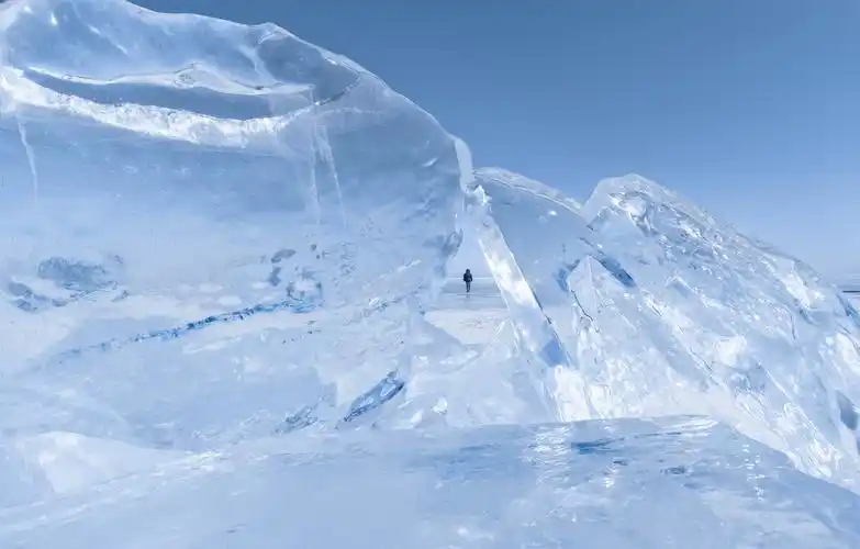 贝加尔湖蓝色冰幕