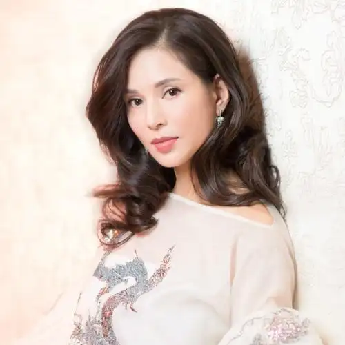 李若彤李若彤(carman lee),1966年8月16日出生于香港,祖籍广东佛山