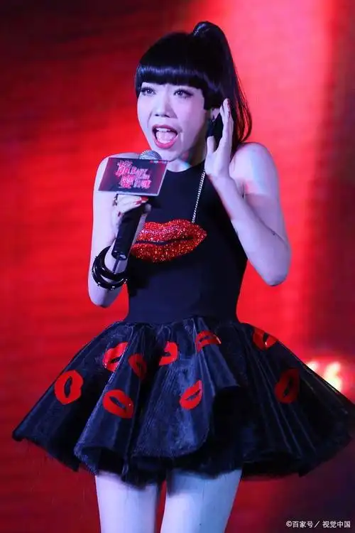 吴莫愁——一个充满个性的"烟嗓女生"