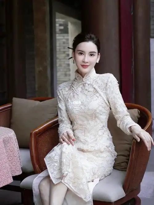 这件司藤旗袍太端庄高贵优雅了