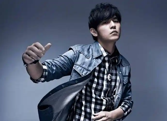 周杰伦能拥有这么高的国民度,并不是毫无来由的_周董