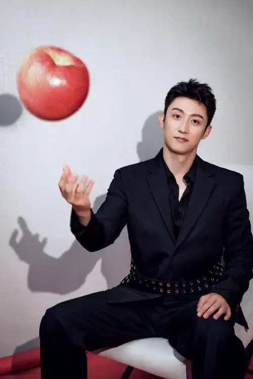 好久没见这么精致的黄景瑜了#黄景瑜今天有种不顾别人死活的帅气!