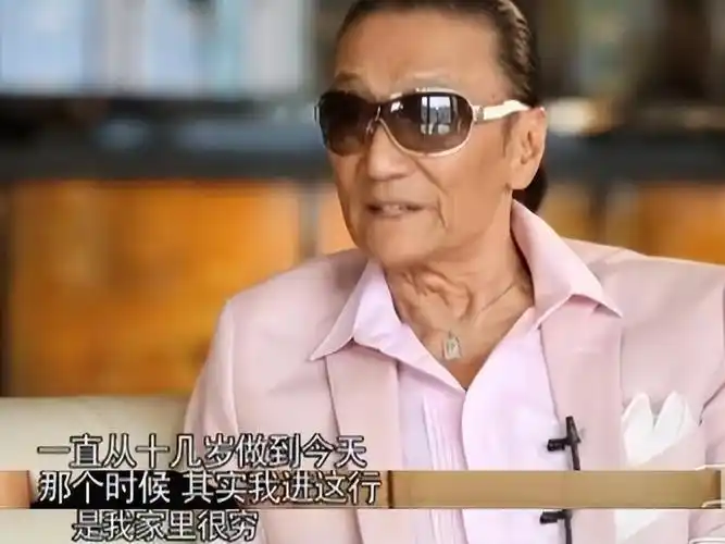 回顾谢贤年近70岁时与20岁少女相恋两千万分手费是否符合规律