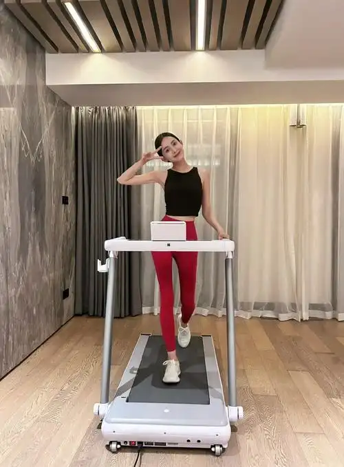 古力娜扎健身照,身材是真的好#娜扎让张小寒找个班上