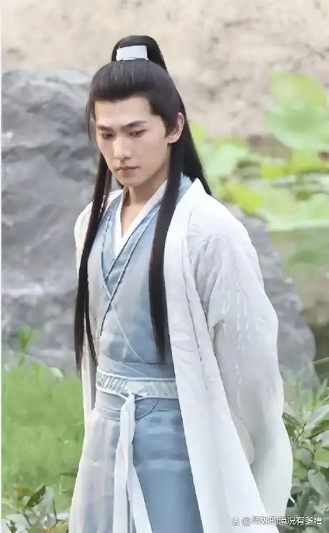 杨洋和王楚然都没有直接回应这些传闻,他们选择了保持沉默.