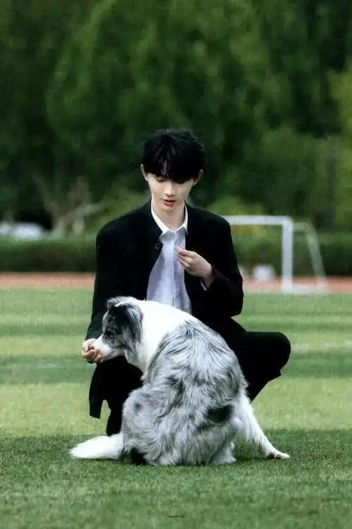 帅哥系列壁纸,第46期,我们以一位备受瞩目的年轻偶像——马嘉祺为主题