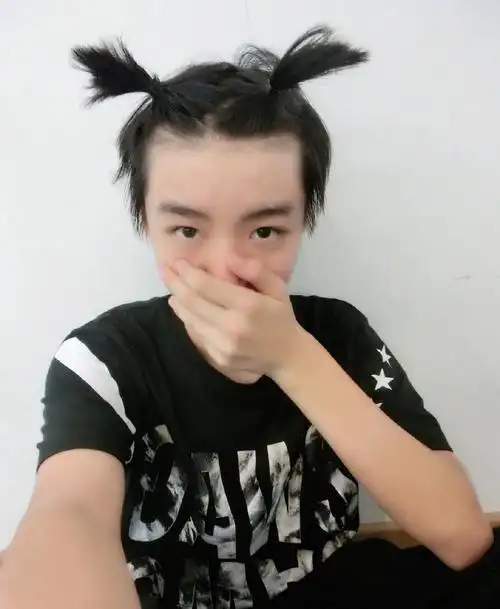 tfboys王俊凯扎俩小辫 粉丝们留言嚎叫