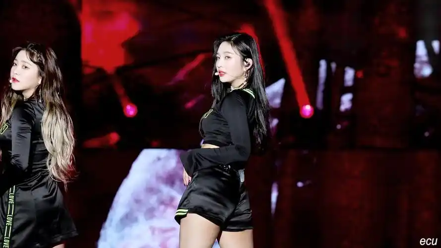 redvelvet音乐节peekaboo舞台之朴秀荣个人饭拍好帅啊