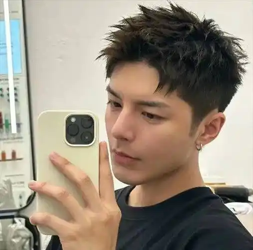 最火的钢夹前刺老虎头,帅气清爽超有型_发型_头发_短发