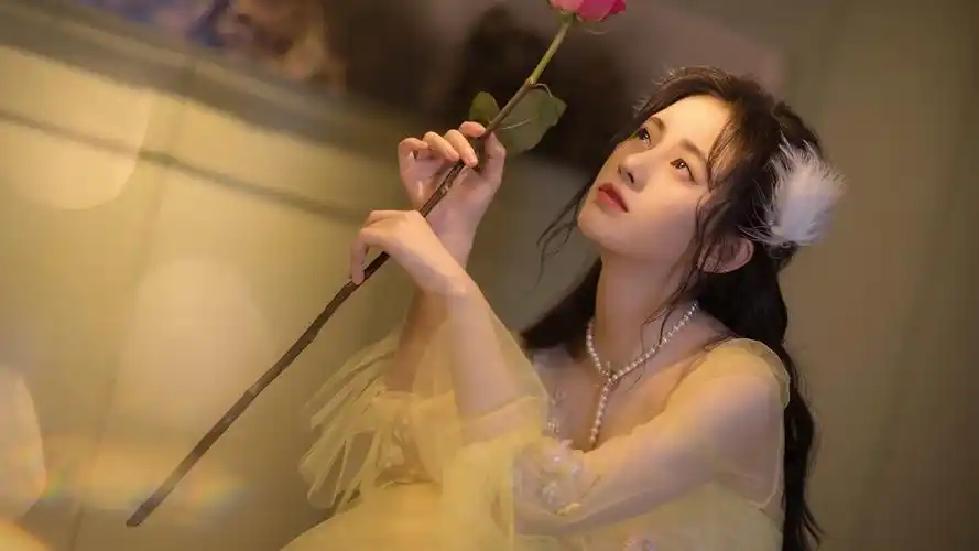 鞠婧祎明星风尚壁纸6