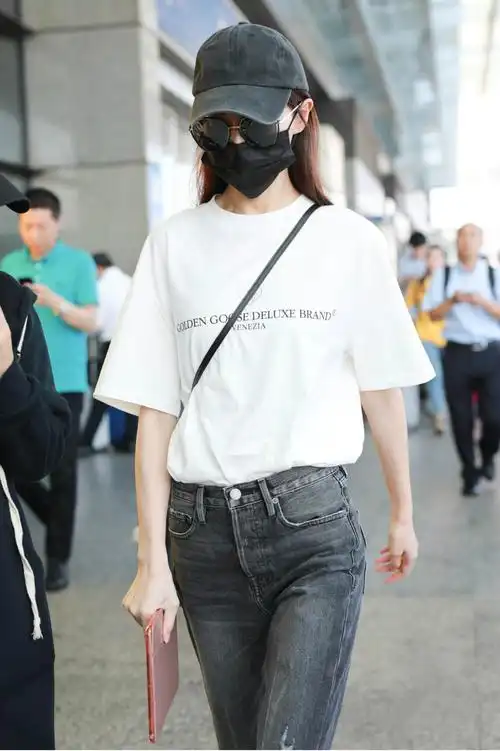 唐嫣到底有多瘦?这么窄的紧身牛仔裤都穿不满,网友:有没有80斤