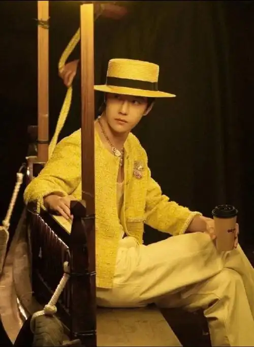 王一博 快划##gq红毯##杨幂杨紫王一博坐一桌