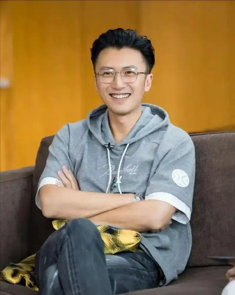 谢霆锋有苦难言,谢贤中锋醒来喊话张柏芝复婚才是对王菲最大的羞辱.