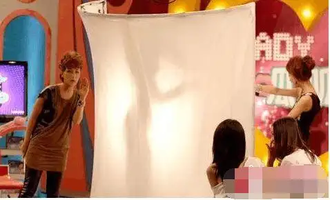 陈乔恩被逼脱胸罩算什么!这些湾湾的综艺节目镜头才是真的"污"_网易订