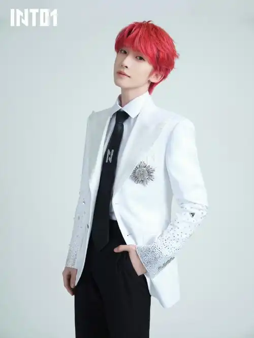 刘宇红发白西装##刘宇红发白西装造型