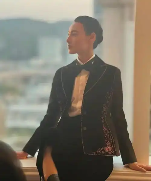 梁洛施出席活动被赞男人相有李嘉欣和张柏芝的影子像天海佑希