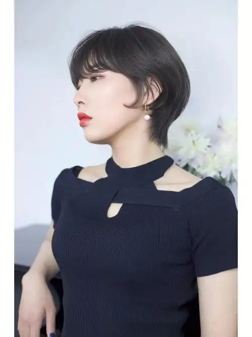 短发气质发型