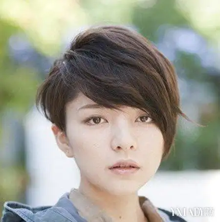 【图】女生剃鬓角帅气短发发型 让你瞬变潮流女神