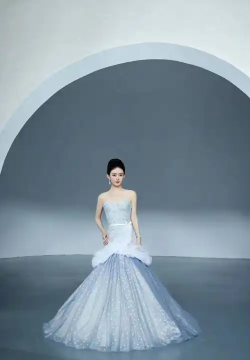 赵丽颖一黑一白两套礼服上演极致诱惑_造型_杨颖_连衣裙