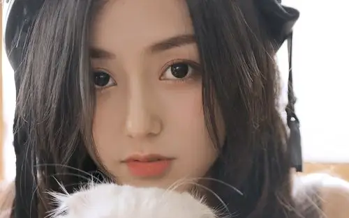 笑容美女治愈系写真高清桌面壁纸