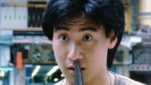 落魄乌蝇哥街头卖鱼丸