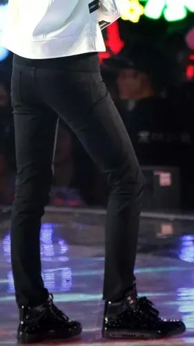 [tfboys][分享]170324 脸红合集:来感受一下大哥王俊凯的"小小蜜桃臀"