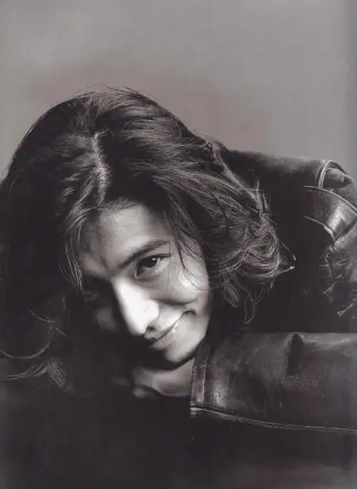 日本男星木村拓哉图片:演绎长发大叔成熟魅力