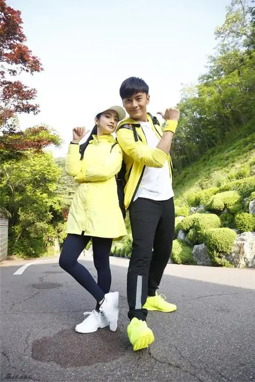 与林依晨扮cp的男演员郑元畅最入戏而他小11岁毫无违和感