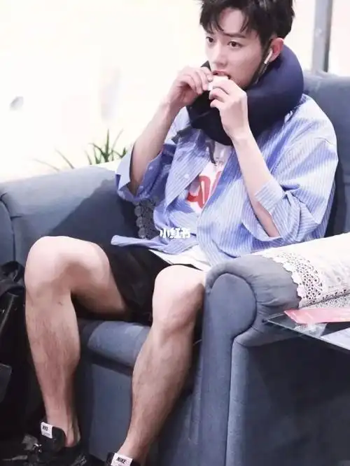 战战的毛裤真是yyds～_肖战_小飞侠_娱乐_明星娱乐资讯