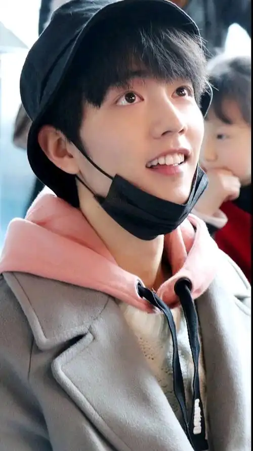 肖战#可爱到冒泡的呆桃[羞嗒嗒],就像软软的棉花糖,一直甜到我心里.