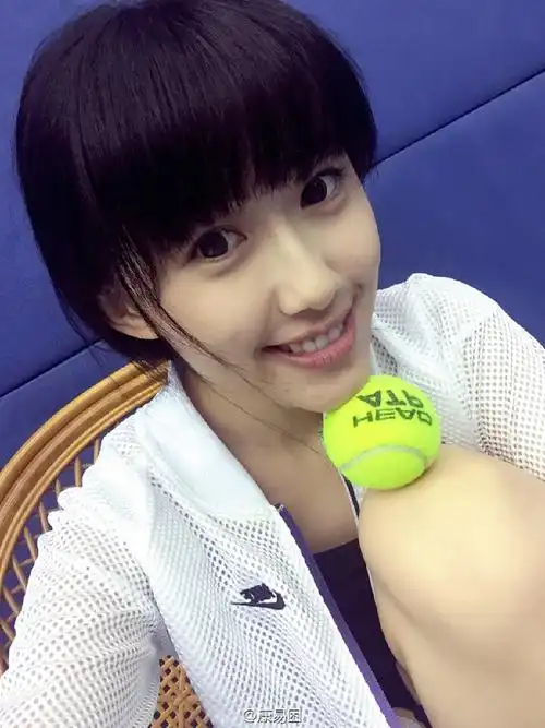 人大校花康逸琨晒新发型 自诩永远18岁_央广网