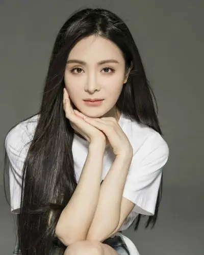 江南灵气女子李佳熹用真性情诠释每一个角色