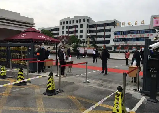 枣阳市第二中学春季开学学生入校防控预案一区三点四组式体温检测操作