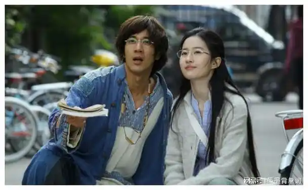 刘亦菲王力宏大秀恋情?揭秘片场趣事,笑泪交织的爱情故事!