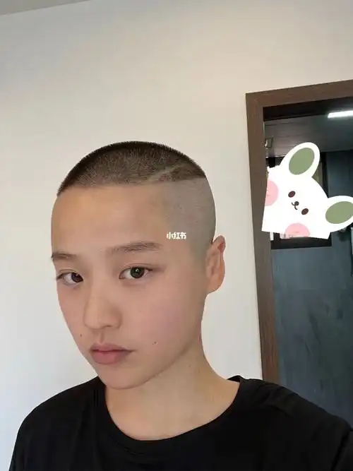 之前同事给剃的锅盖头郭德纲同款