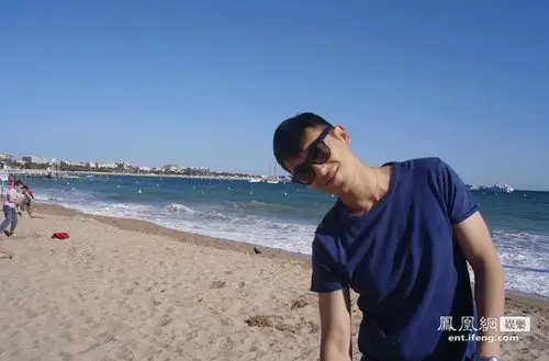 朱亚文戛纳影城观光沿途拍摄致敬梦露高清大图45