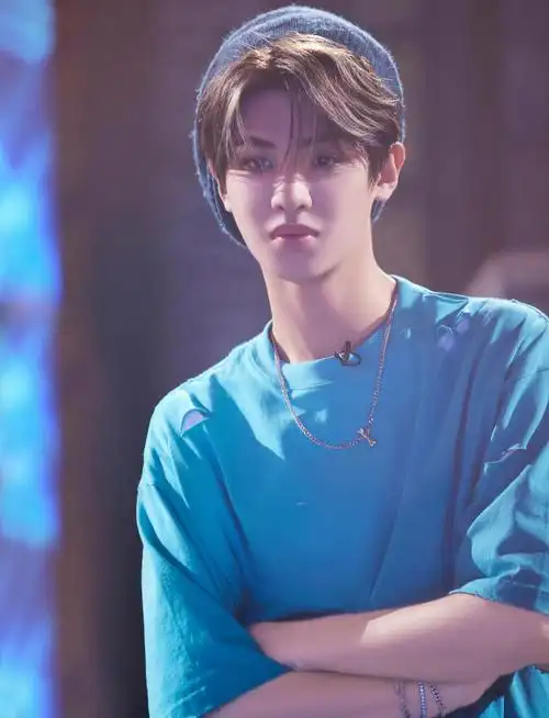 黄明昊的潮流之路仍在继续@jjjustin0219 67黄明昊这就是潮流红毯