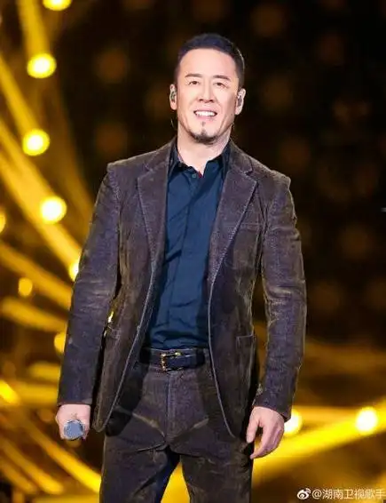 杨坤50岁的嗓音和14年前没差别##杨坤是跨年晚会氛围组吧##北京卫视