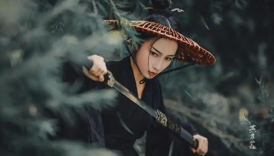 古装侠女仗剑天涯爽快古风图片