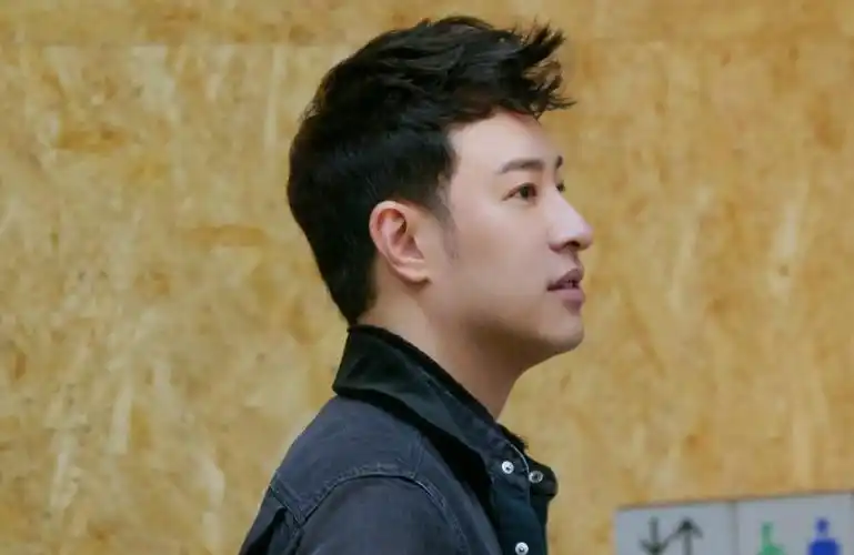 潘玮柏女友背景很深与方媛是好友还出现在王思聪生日聚会上